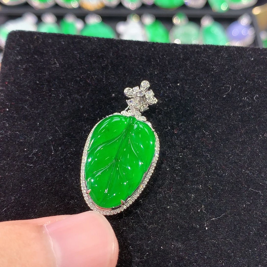 翡翠18K金镶嵌颈饰