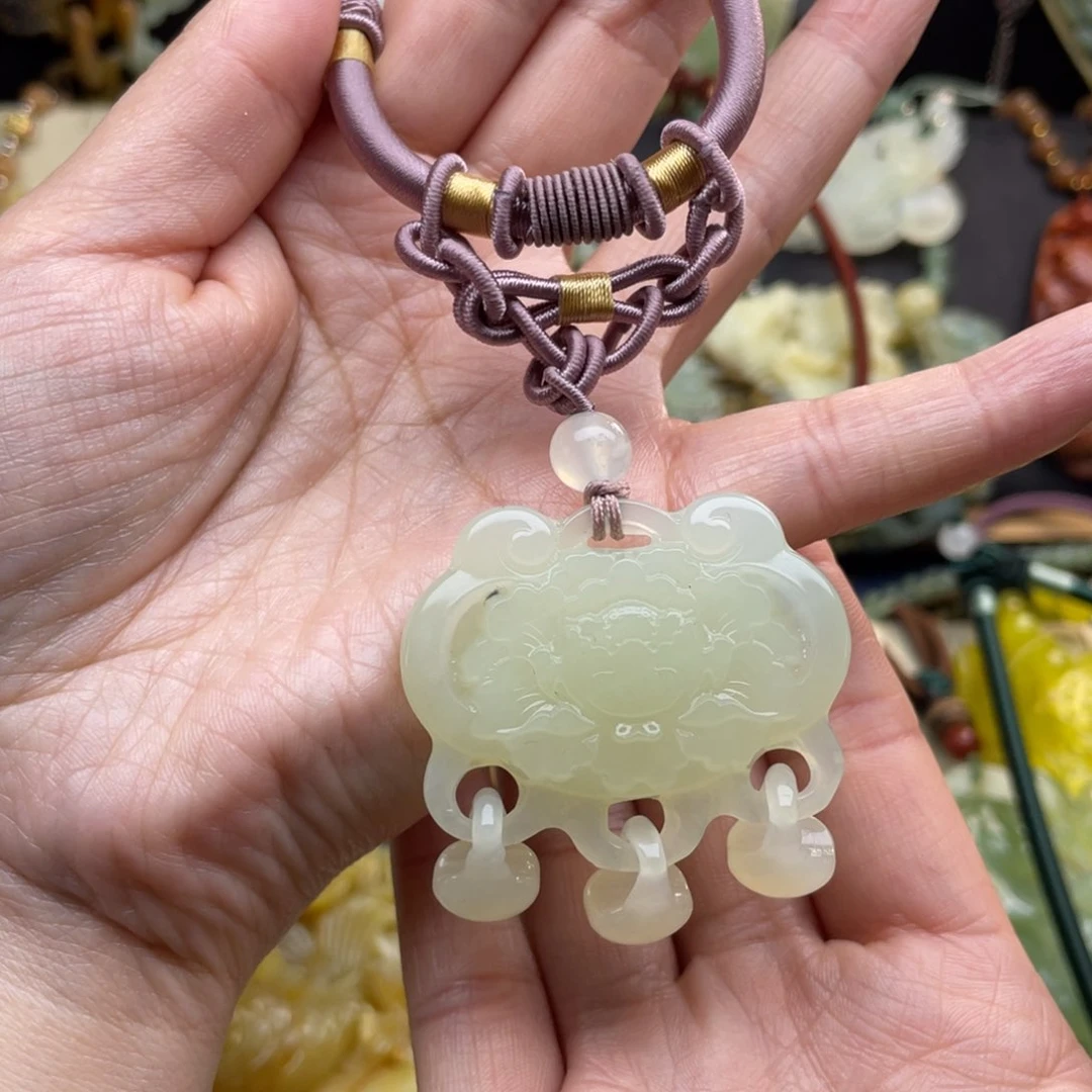 蛇纹石玉颈饰未镶嵌