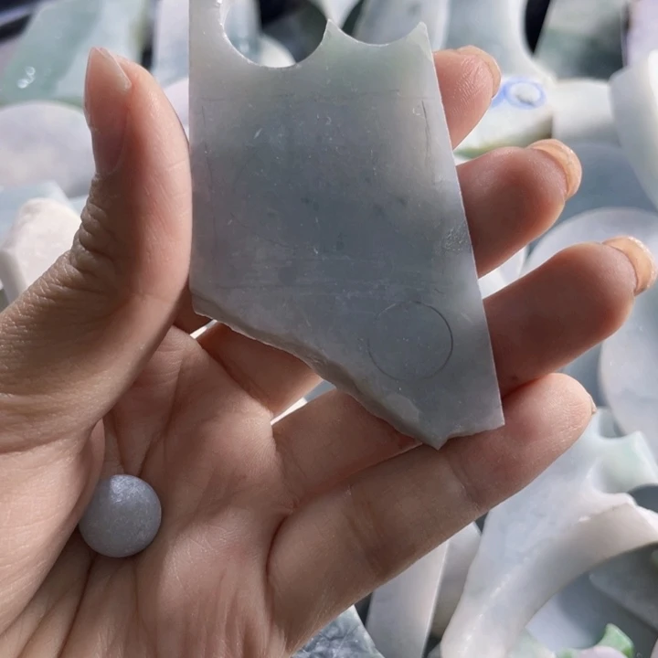 翡翠未镶嵌颈饰1