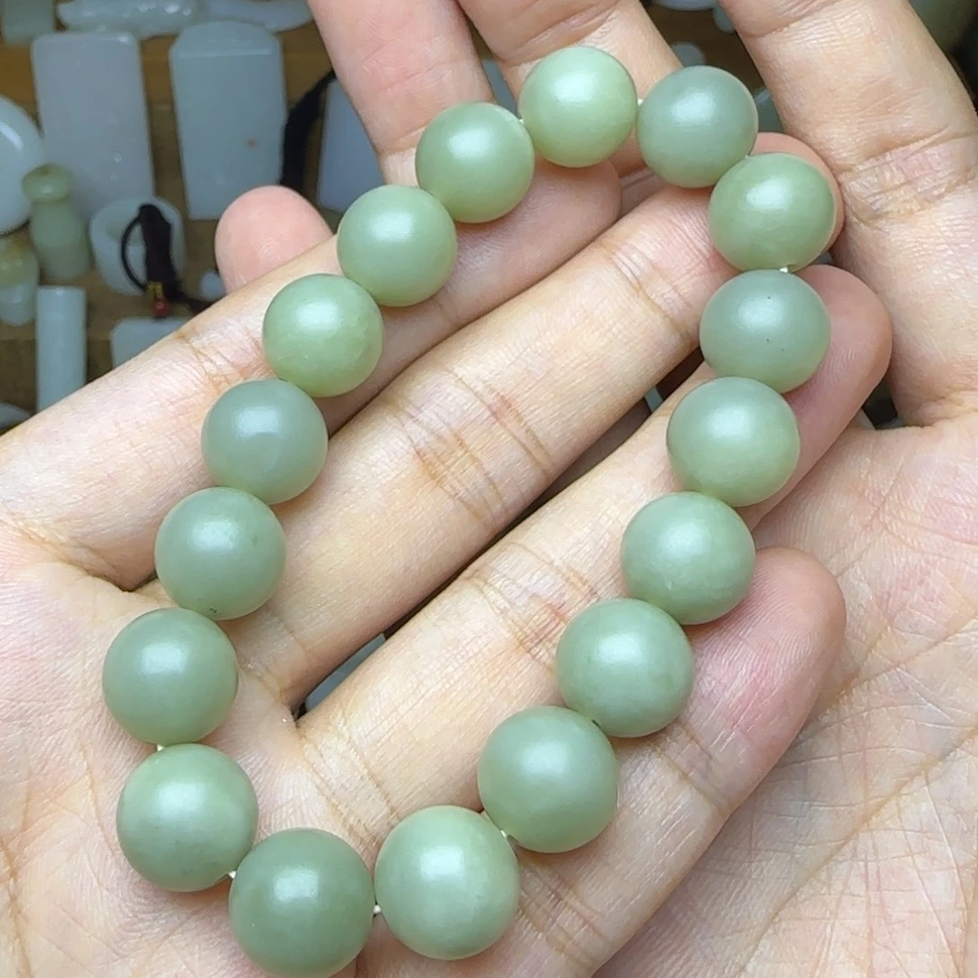 未镶嵌和田玉挂件且末卡12豆青