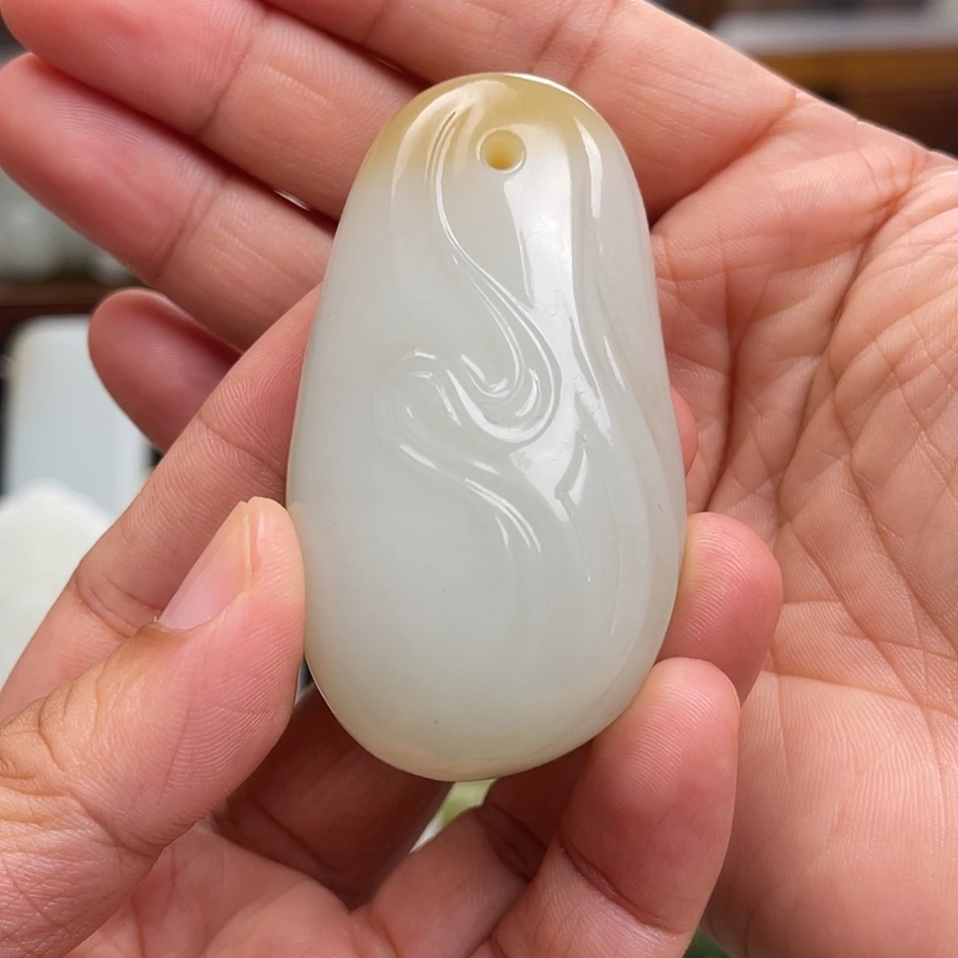 小***E颈饰未镶嵌和田玉