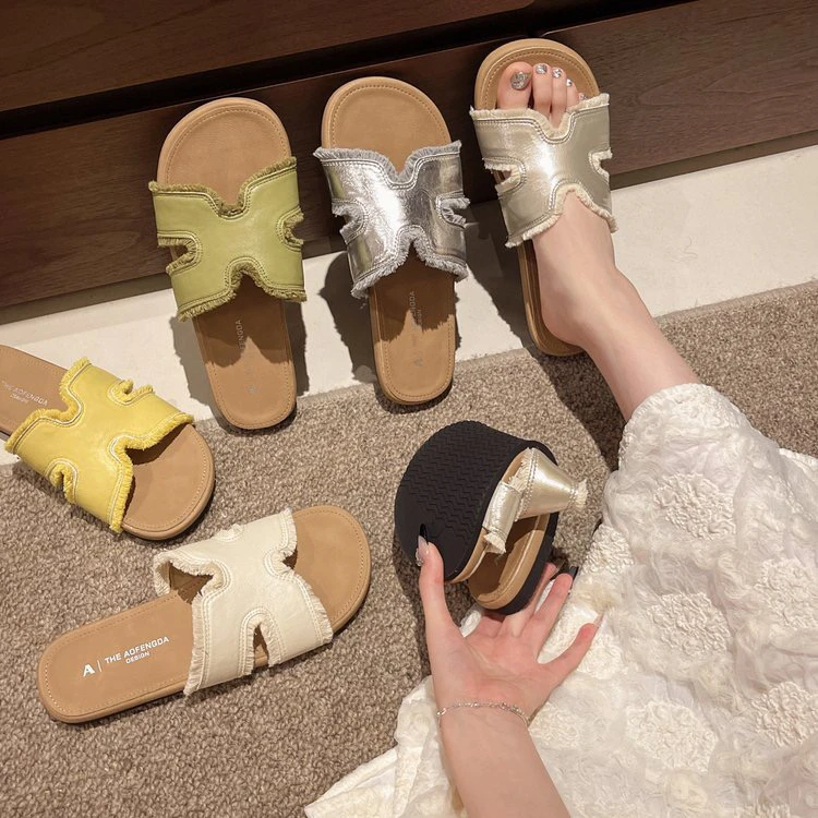 韩版港风流苏凉拖鞋女夏季外穿平底软底海边沙滩度假一字拖配裙子