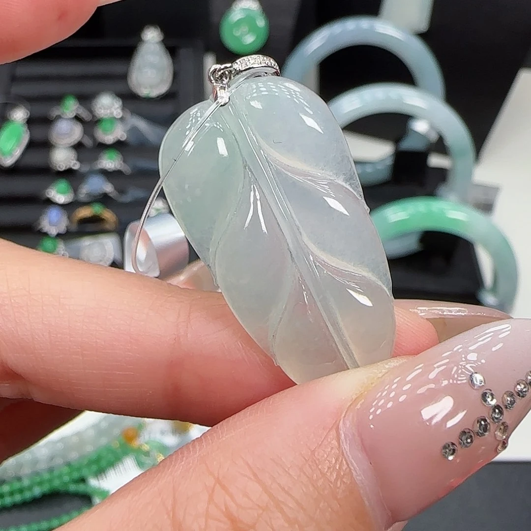 颈饰18K金镶嵌翡翠