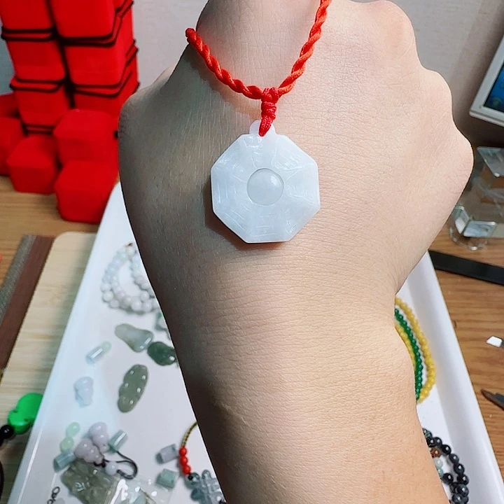 翡翠未镶嵌颈饰时来运转