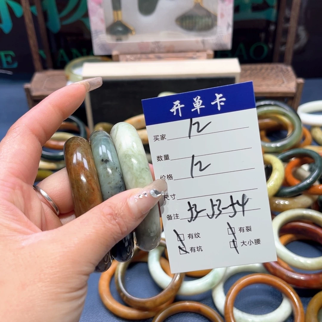 蛇纹石玉未镶嵌手镯我****》
