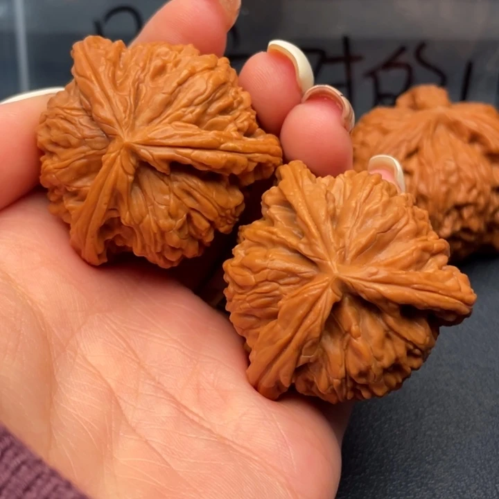 骑***海文玩核桃吊坠白狮子