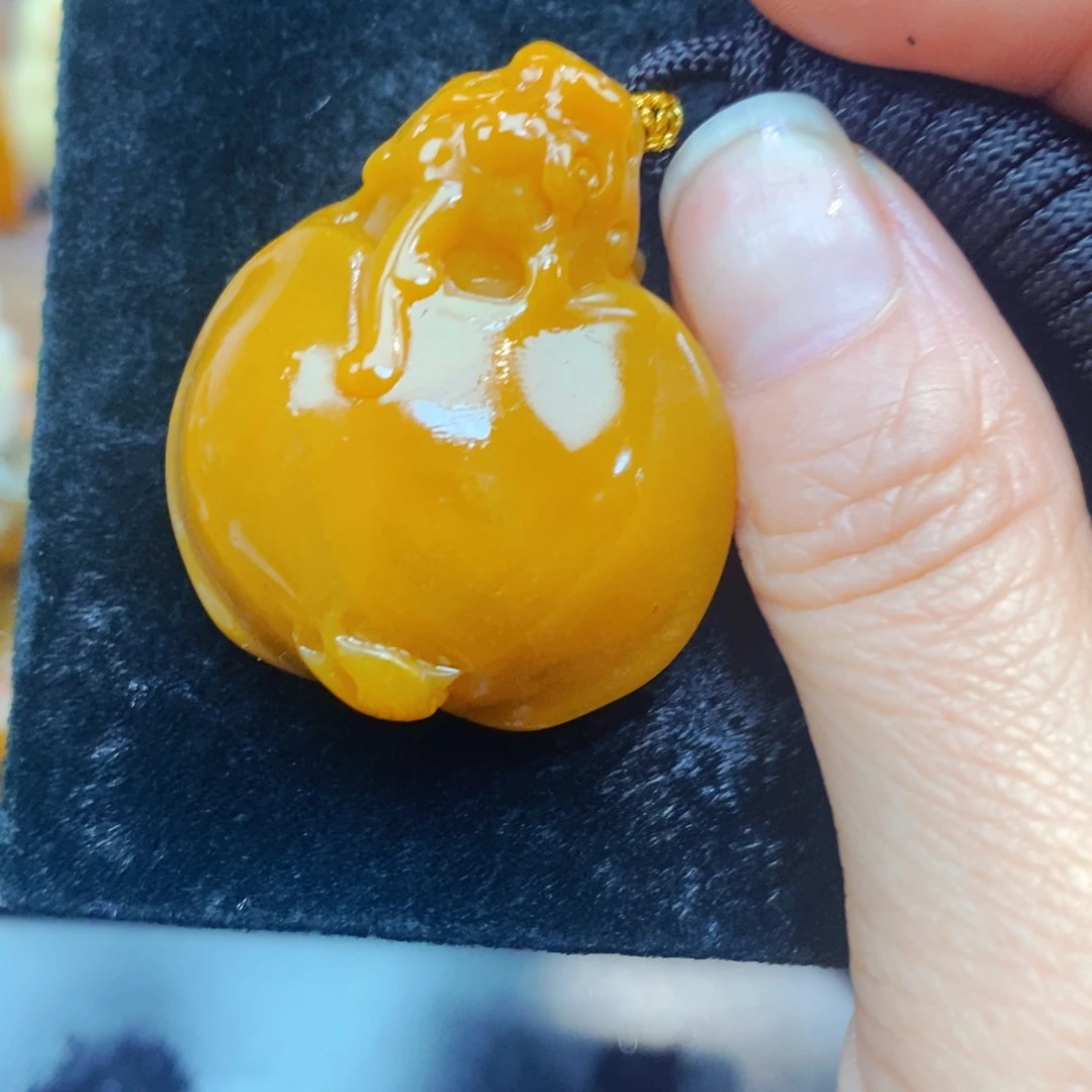 未镶嵌石英质玉（黄龙玉）手链