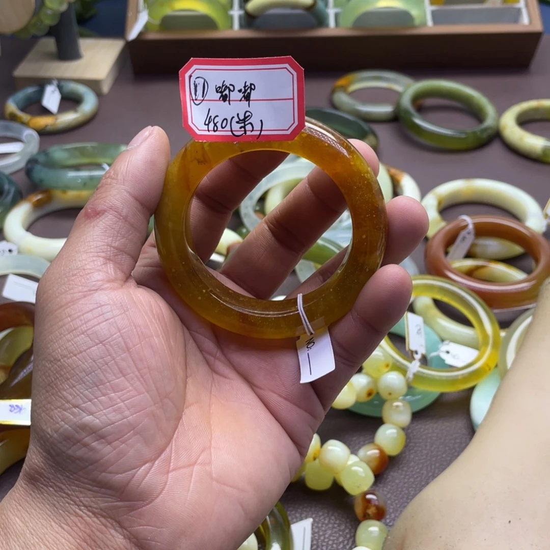 嘟***u蛇纹石玉未镶嵌手镯