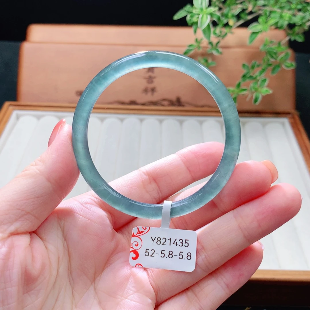 未镶嵌手镯（圆镯）翡翠