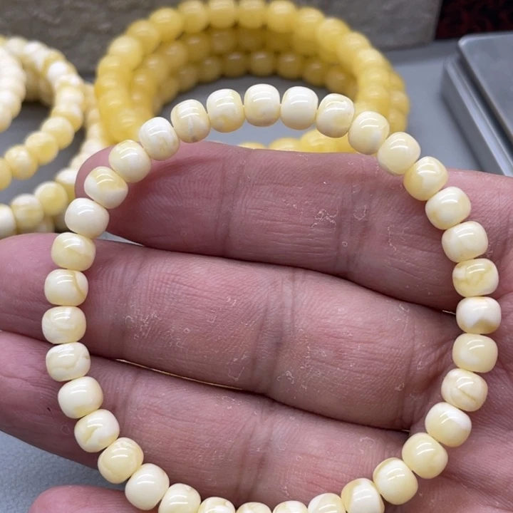 琥珀未镶嵌裸石手串