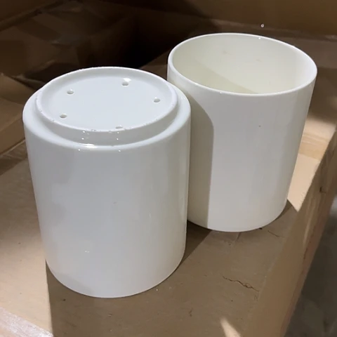 微瑕，不能明火，内口径10高度12，2个筷子筒白色