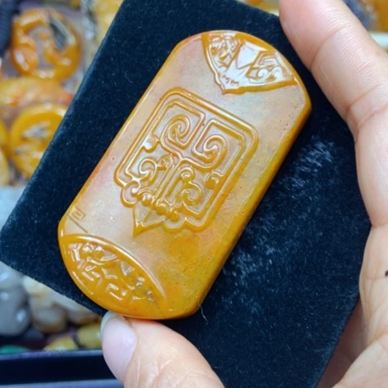 石英质玉（黄龙玉）未镶嵌颈饰