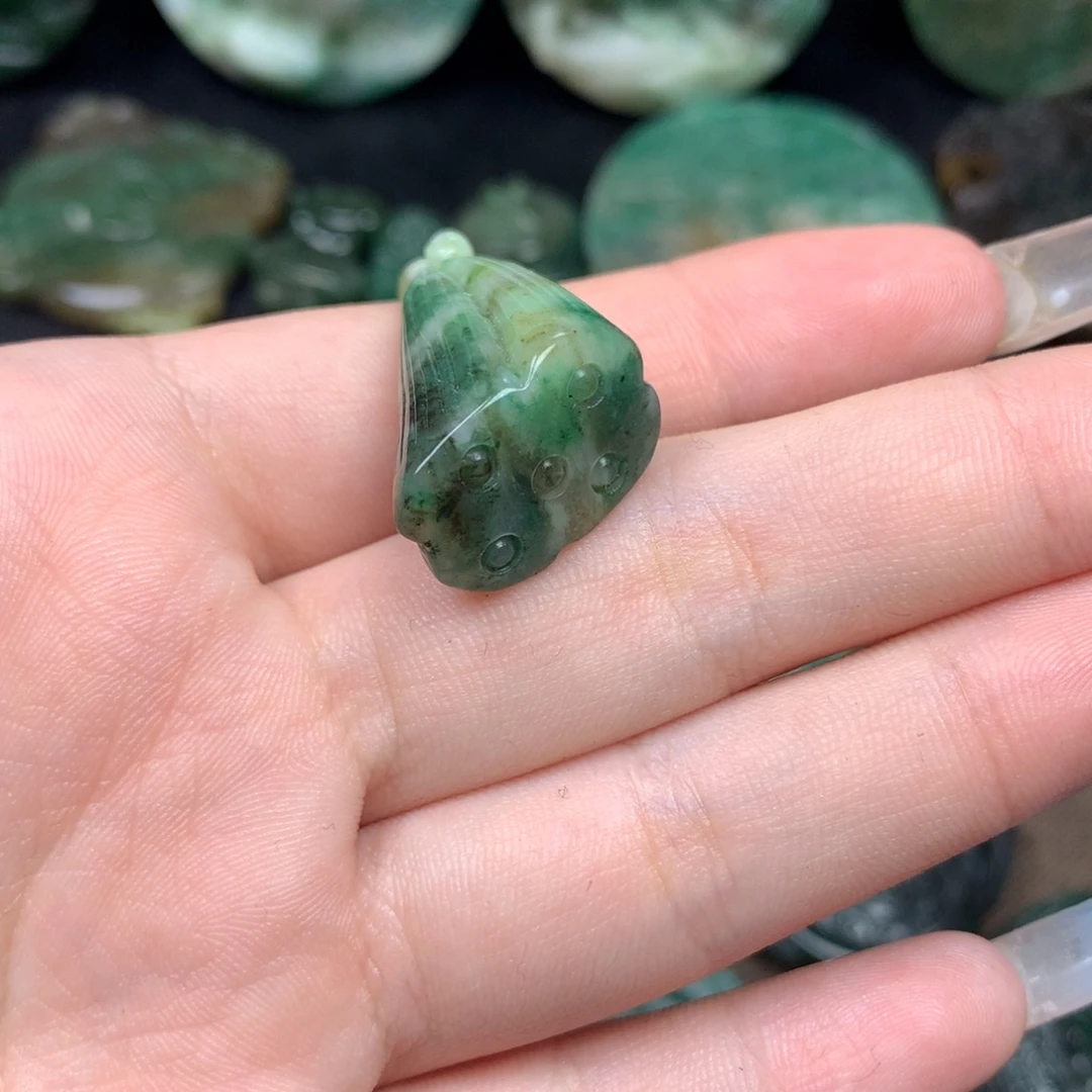 独山玉未镶嵌颈饰