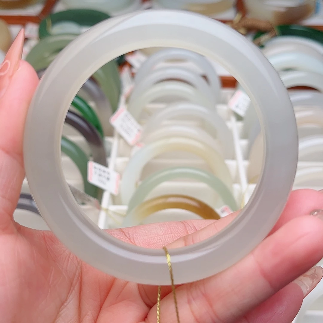 和田玉未镶嵌手镯56