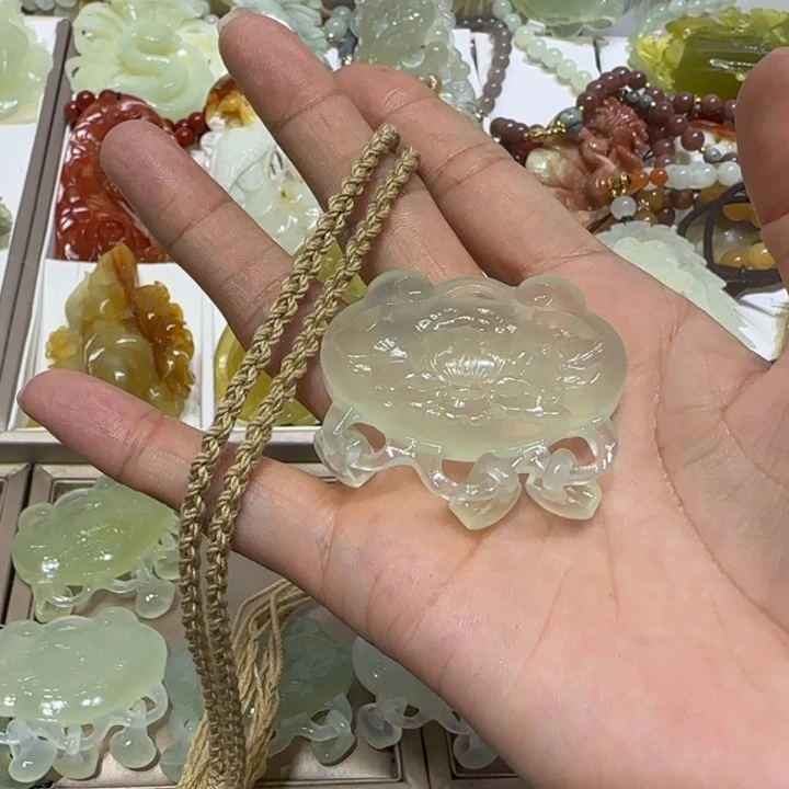 蛇纹石玉吊坠未镶嵌昭**愿