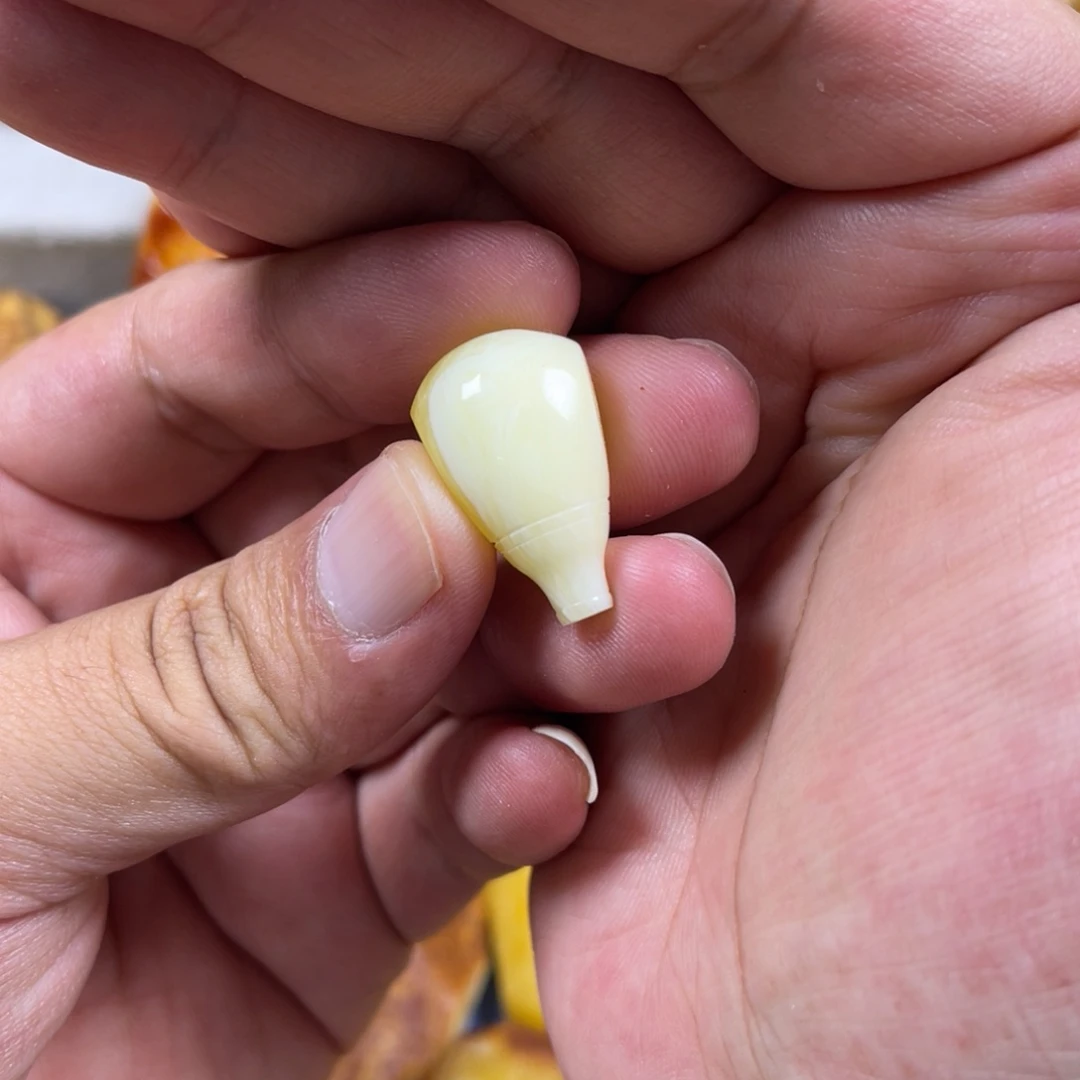 未镶嵌蜜蜡裸石三通