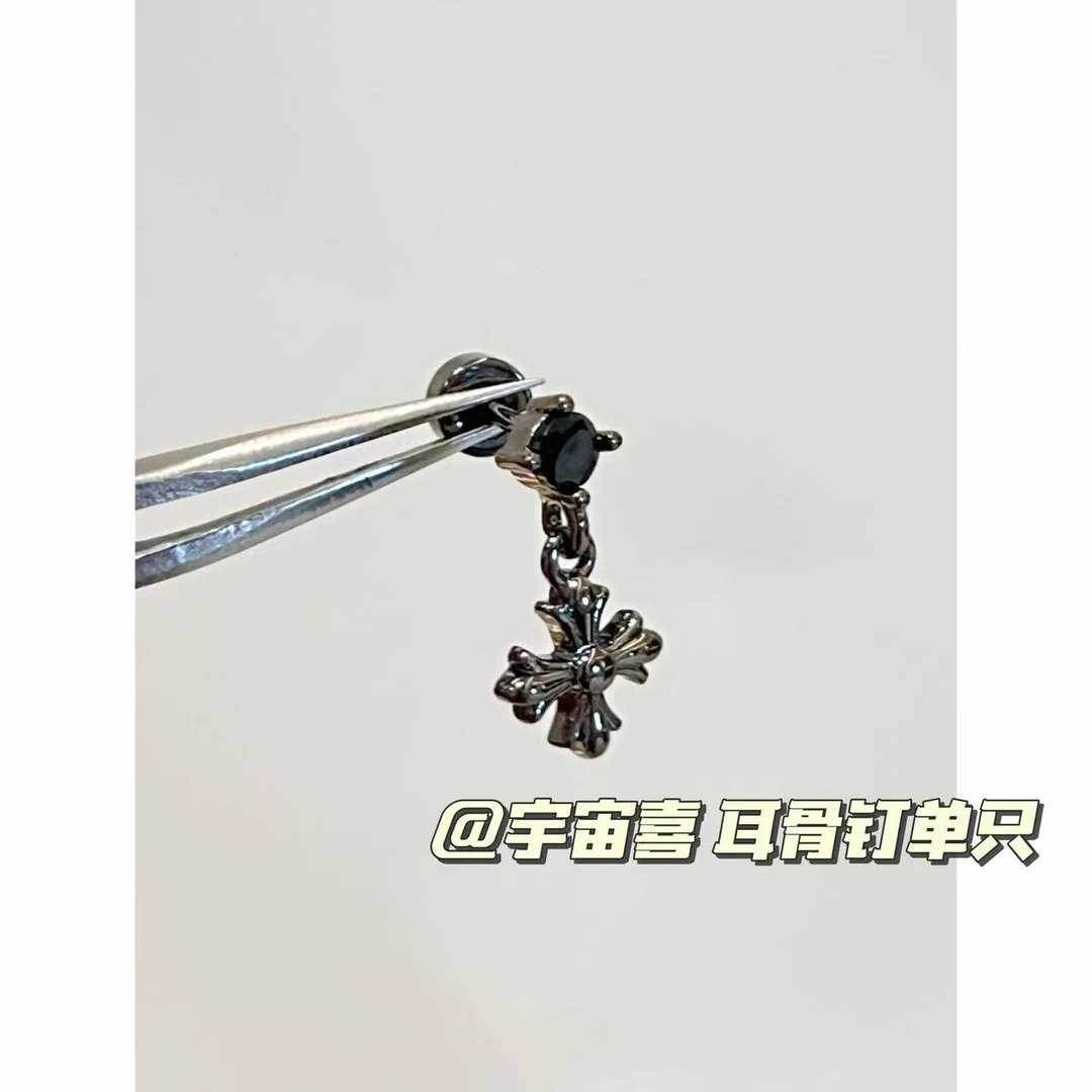 钛钢锆石耳饰 Z2-020【黑锆枪色坠米子花十字架旋拧耳骨钉】单只