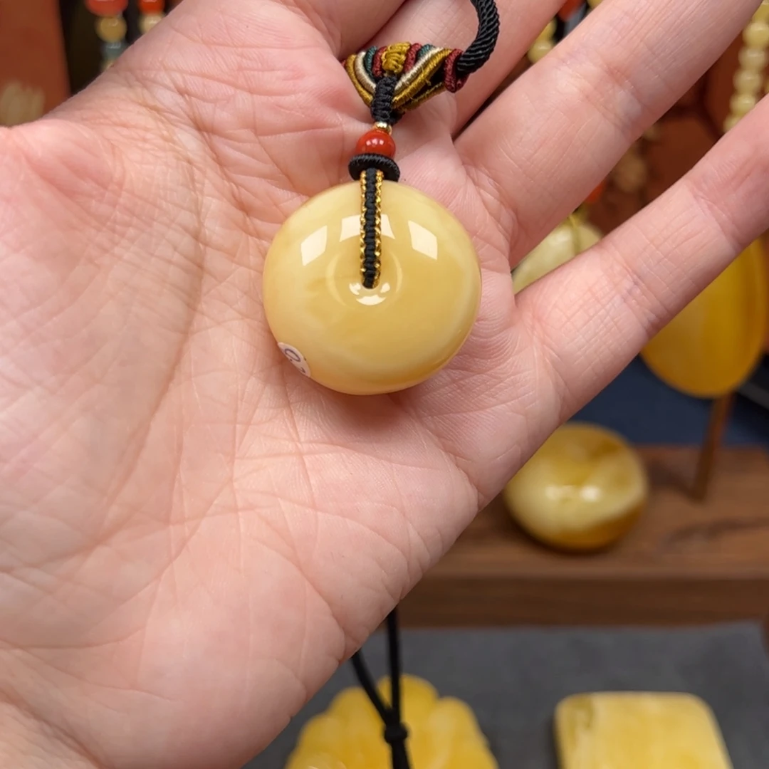 蜜蜡未镶嵌吊坠(赠链)8.3