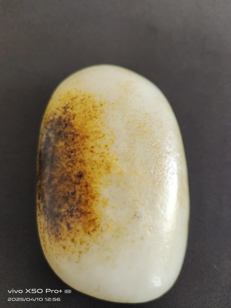 和田玉原石，形状好，密度高，油性足