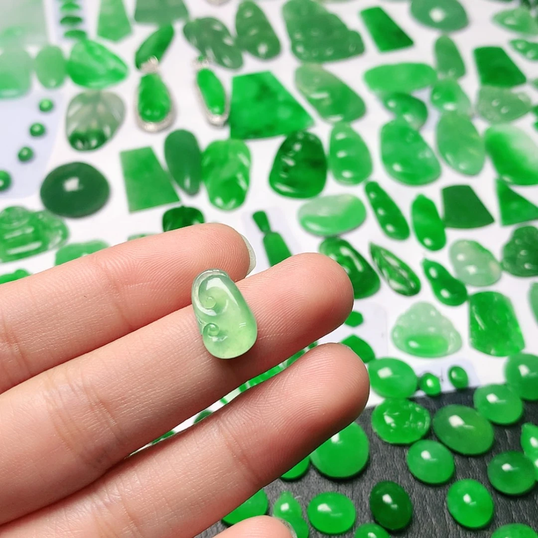 【闪购商品】翡翠颈饰未镶嵌阿*翡翠