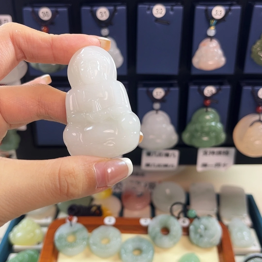 雄***翅石英质玉未镶嵌颈饰