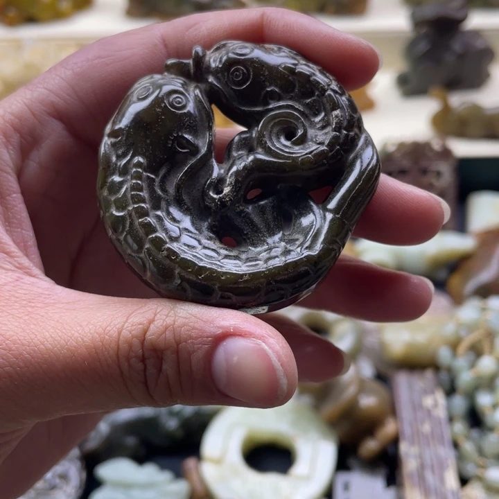 蛇纹石玉颈饰未镶嵌