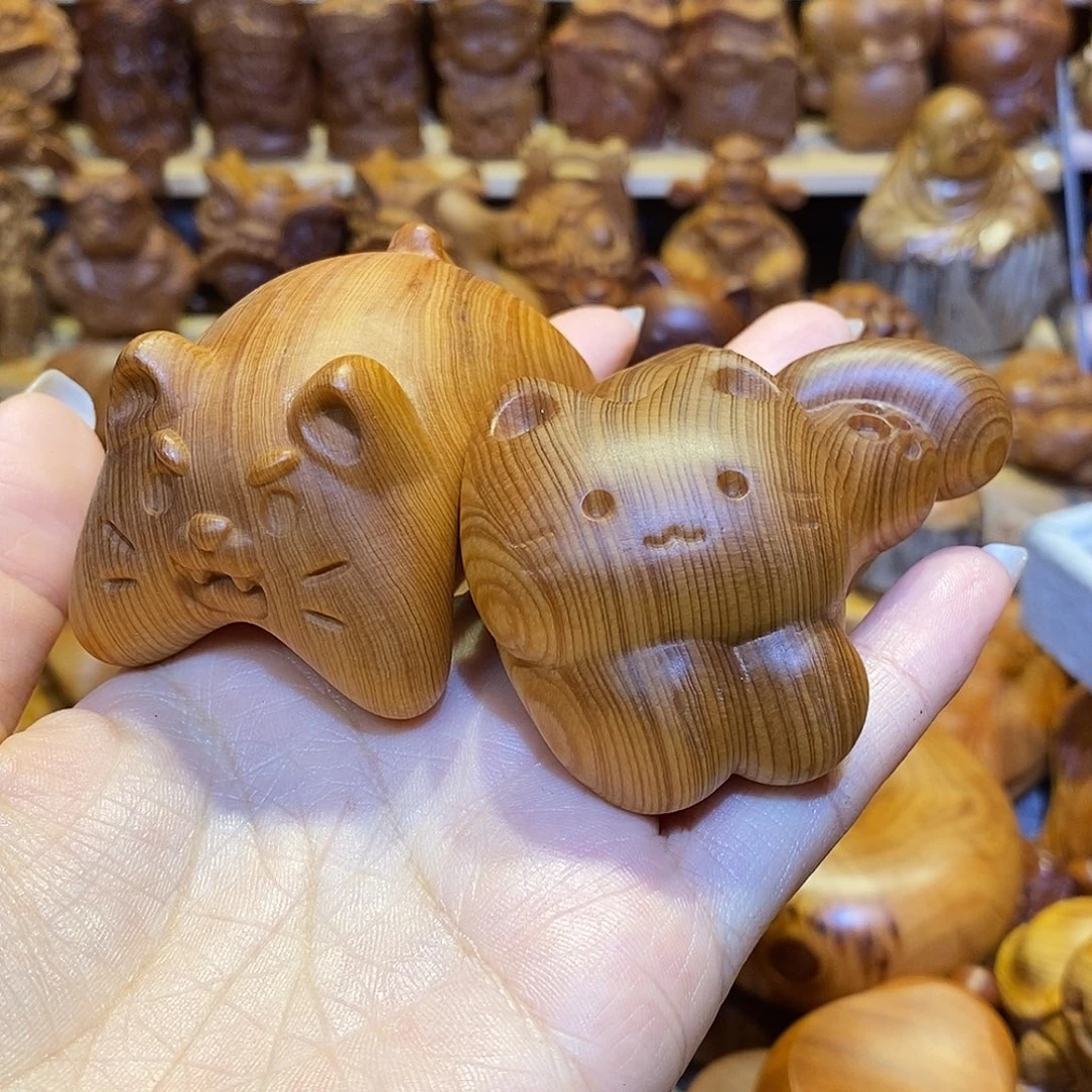 小***啊木崖柏木雕手把件