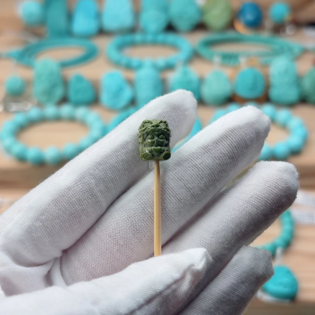 绿松石未镶嵌珠宝奇石