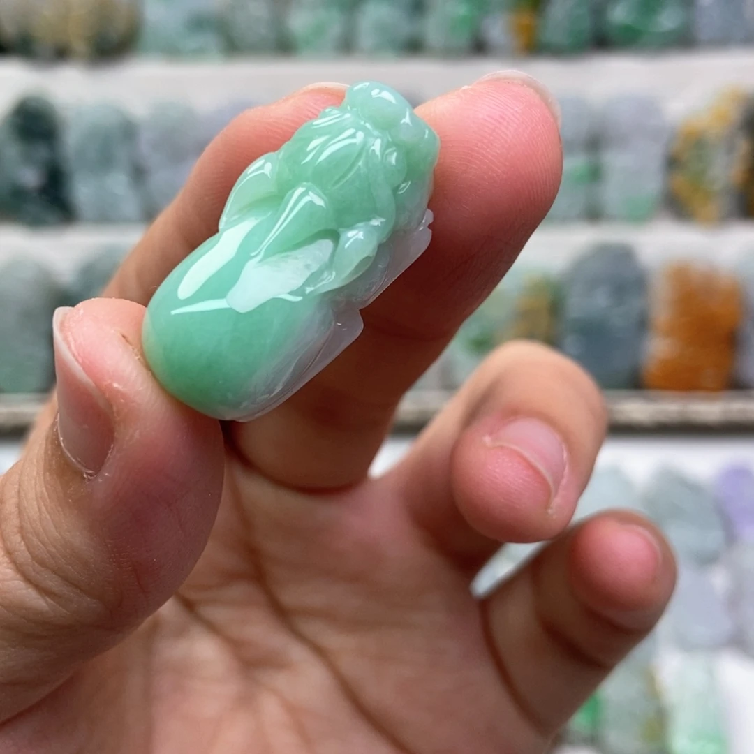 翡翠未镶嵌吊坠(赠链)