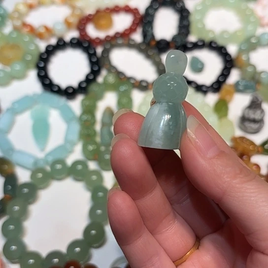 蛇纹石玉未镶嵌吊坠