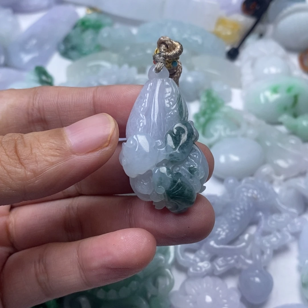 颈饰未镶嵌翡翠辛****哥翡翠