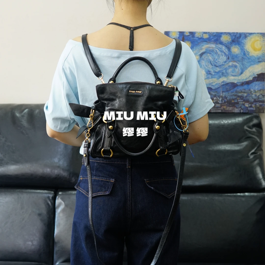 95新 MIU MIU/缪缪 miumiu/黑色斜挎双肩包/AR05113124/3124
