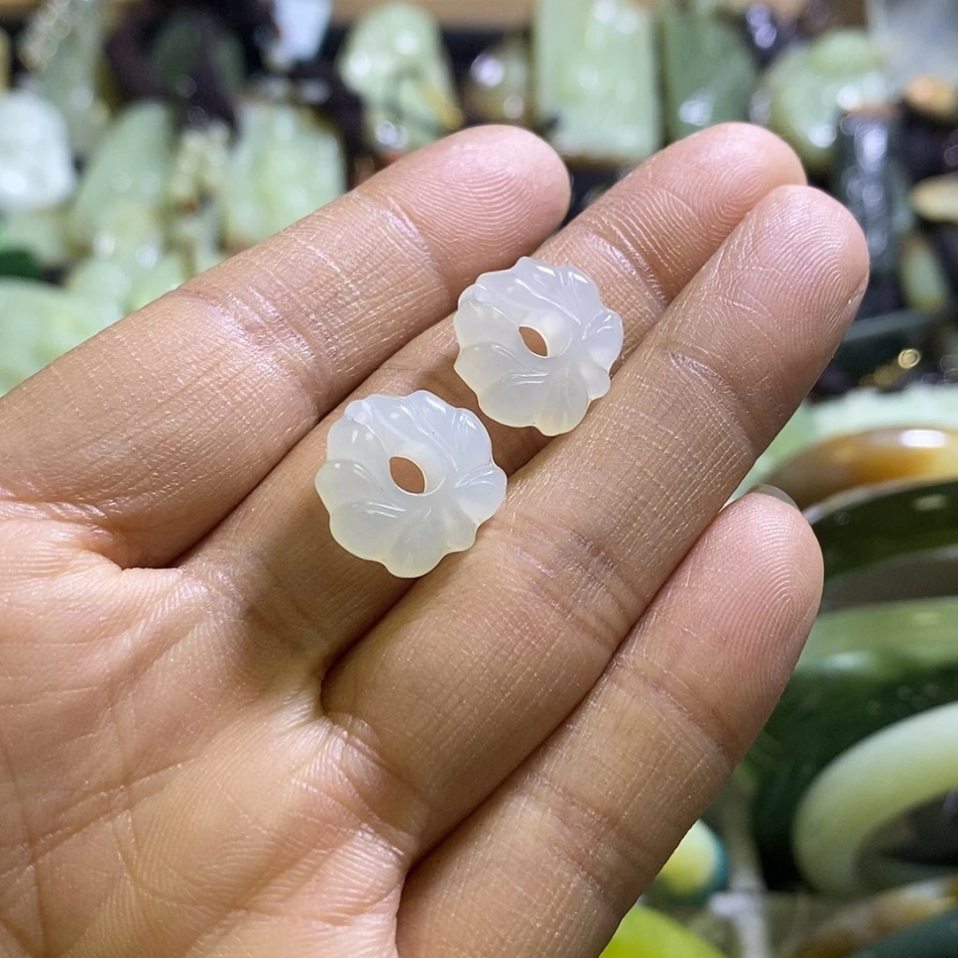 岫玉未镶嵌耳环一对