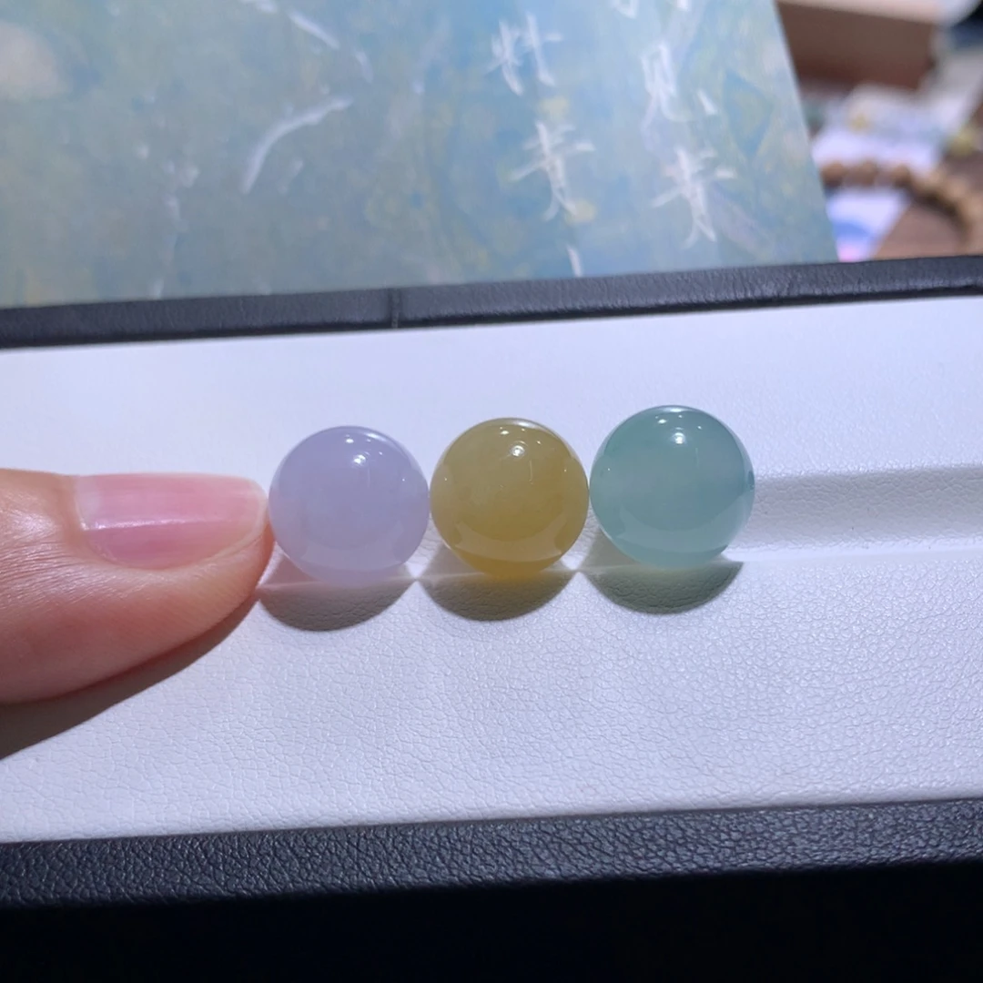 翡翠散珠特价浓三彩卡12.4左右