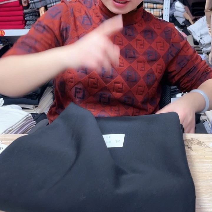 瑕疵，黑色卫衣绒1.1米208