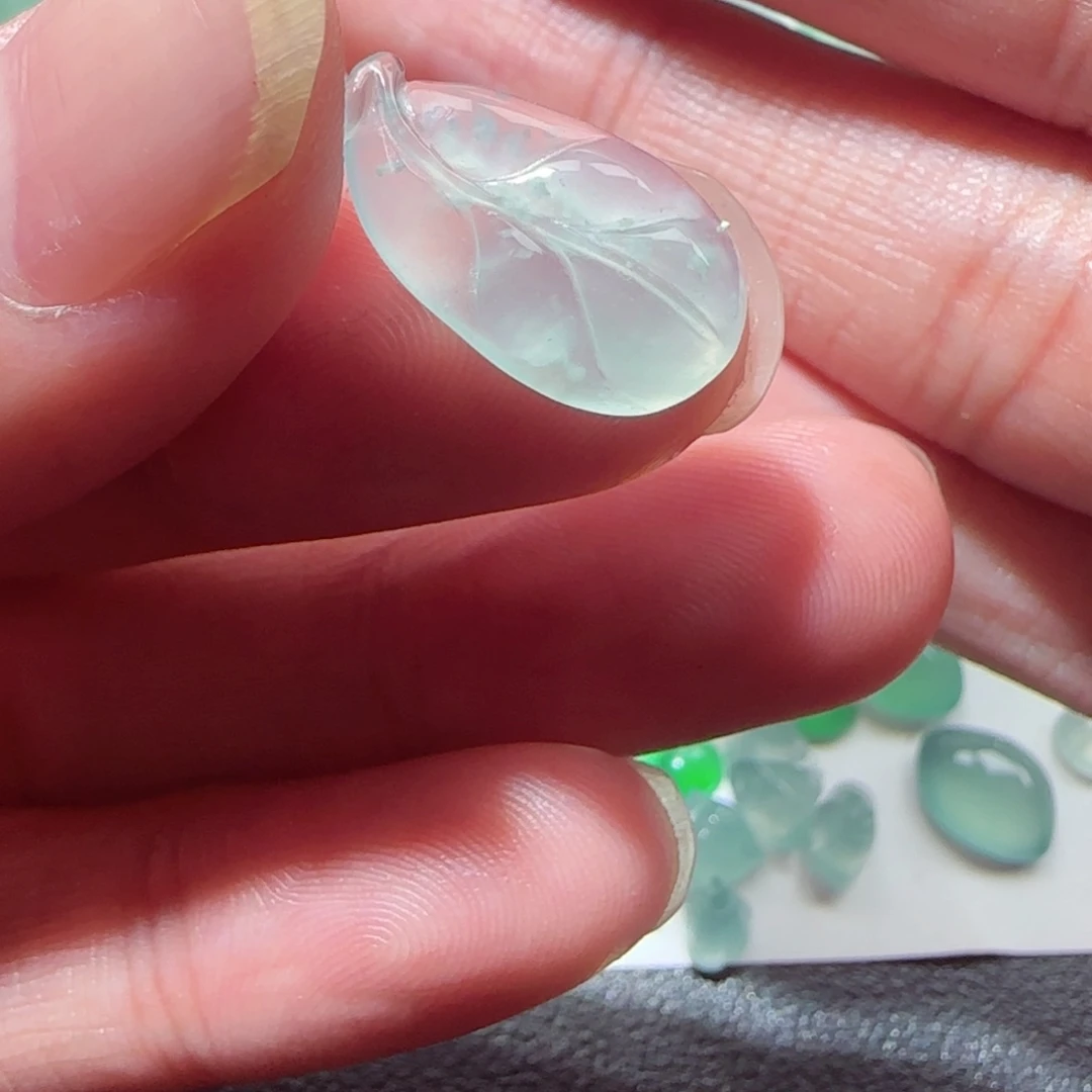 定制翡翠未镶嵌天然翡翠叶子