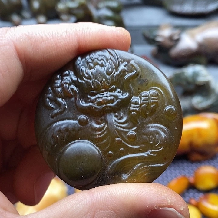 未镶嵌蛇纹石玉颈饰