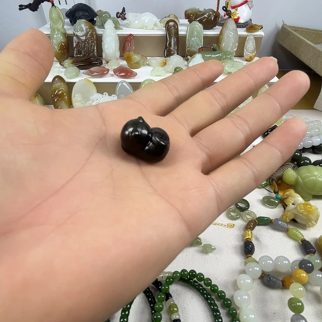 颈饰未镶嵌和田玉（糖玉）