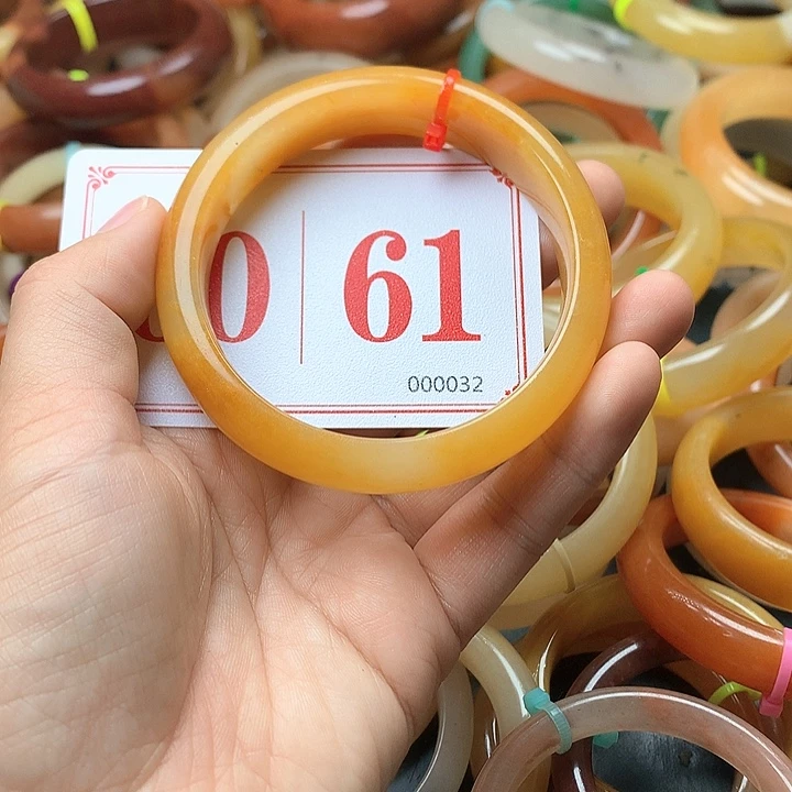 未镶嵌石英质玉（黄龙玉）手镯爱*推