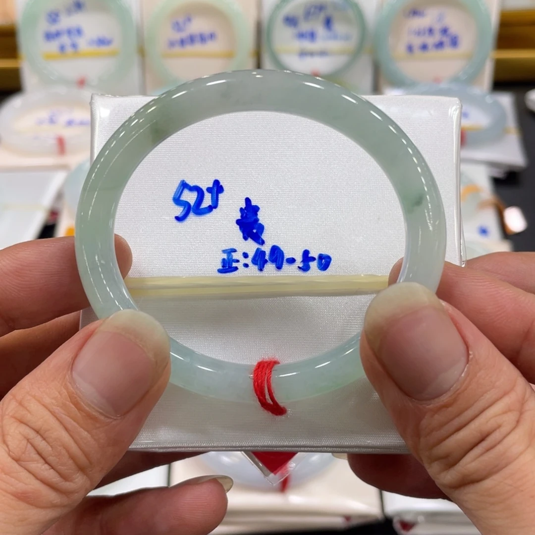 翡翠手镯未镶嵌翡翠手镯