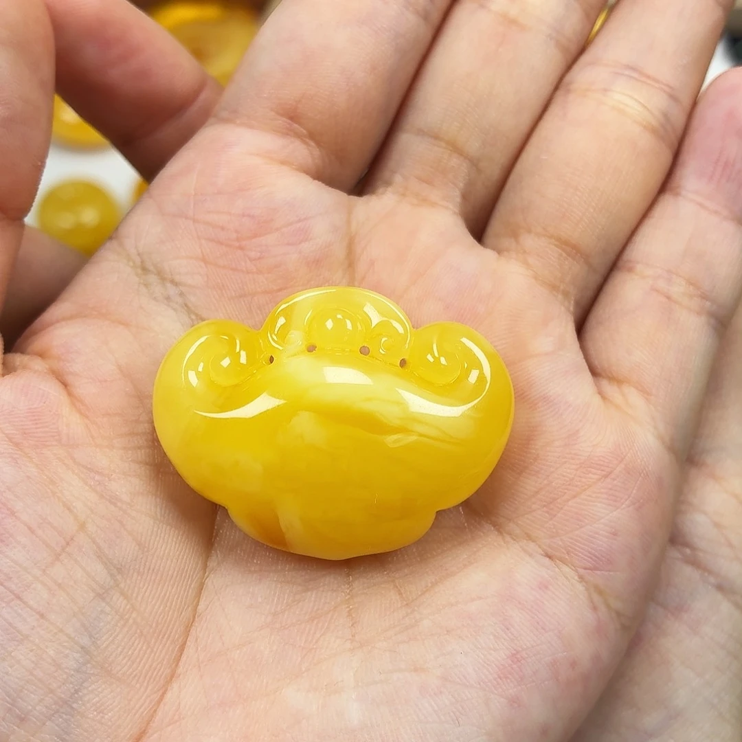 未镶嵌颈饰蜜蜡焦皮浓蜡妖花如意锁