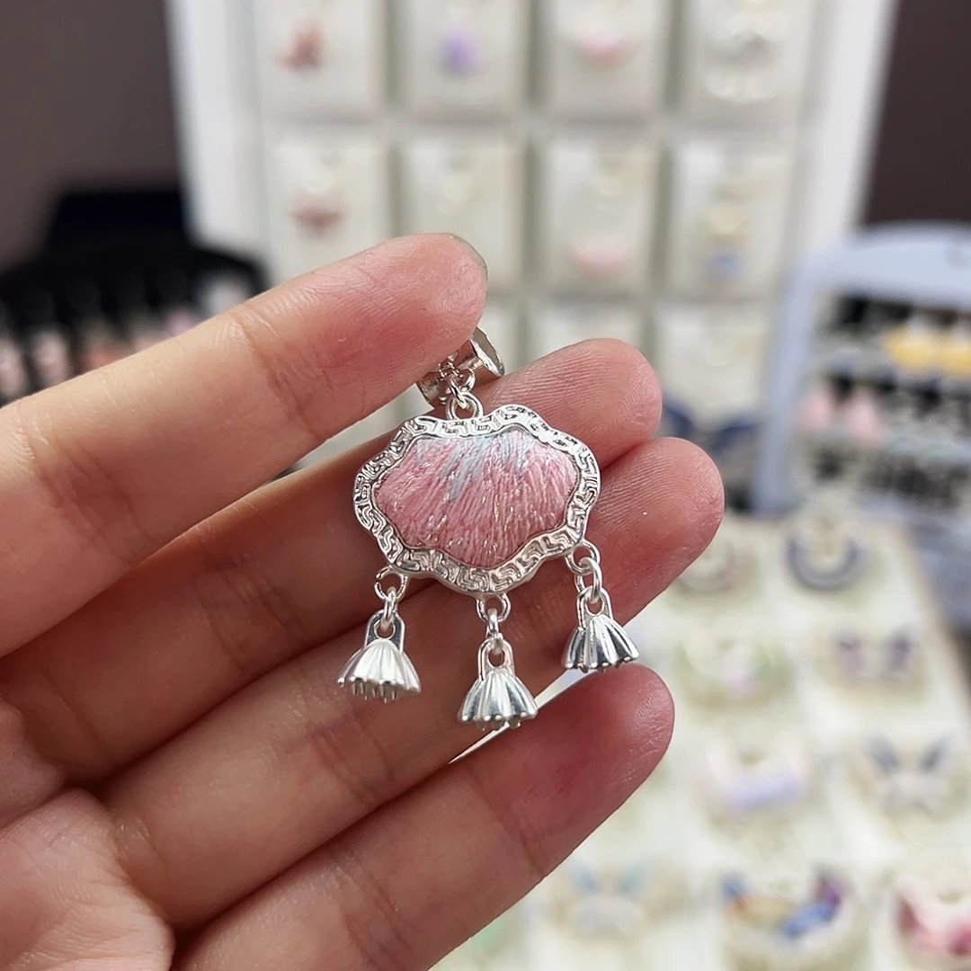 布艺合金祥云吊坠