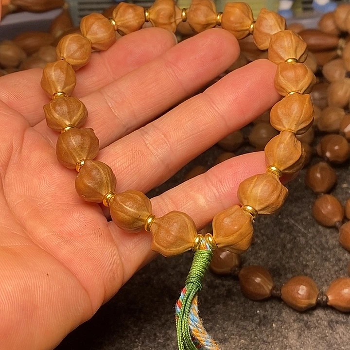 吊坠橄榄核1.2手持18颗，2号