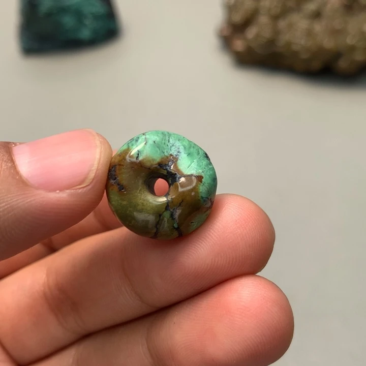 绿松石未镶嵌颈饰