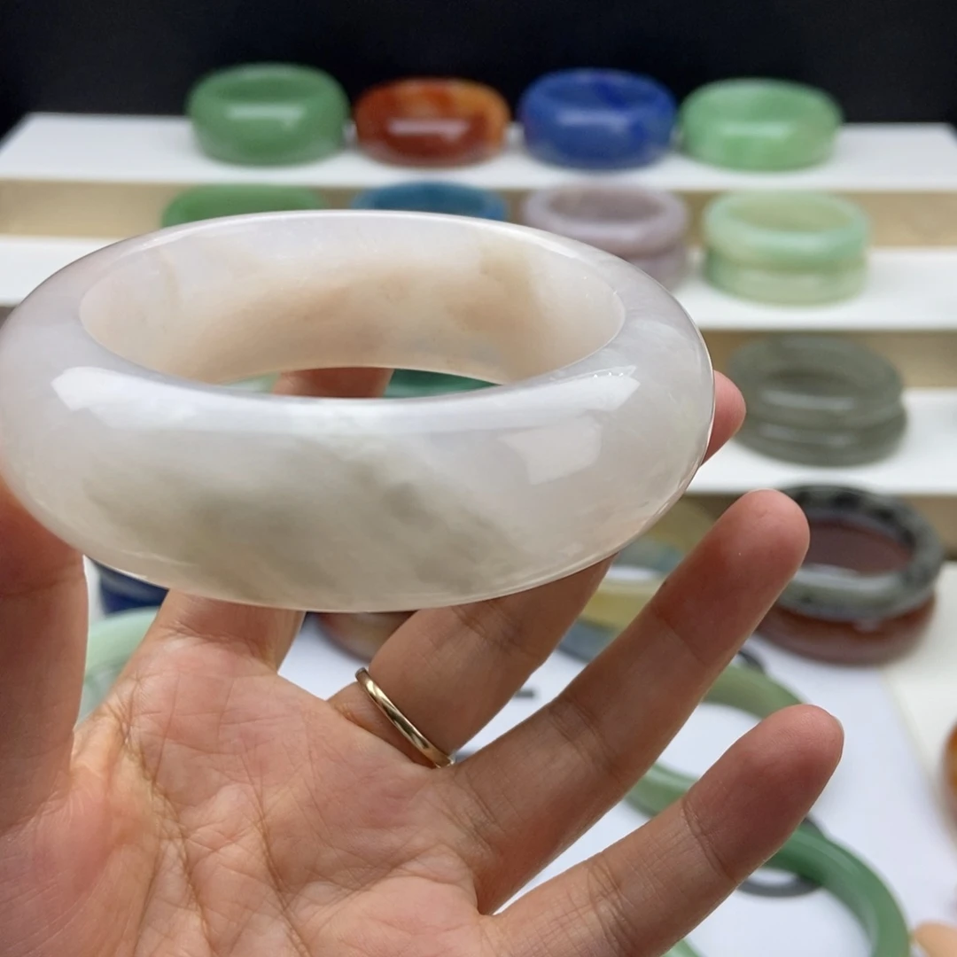 爱***露石英质玉手镯未镶嵌