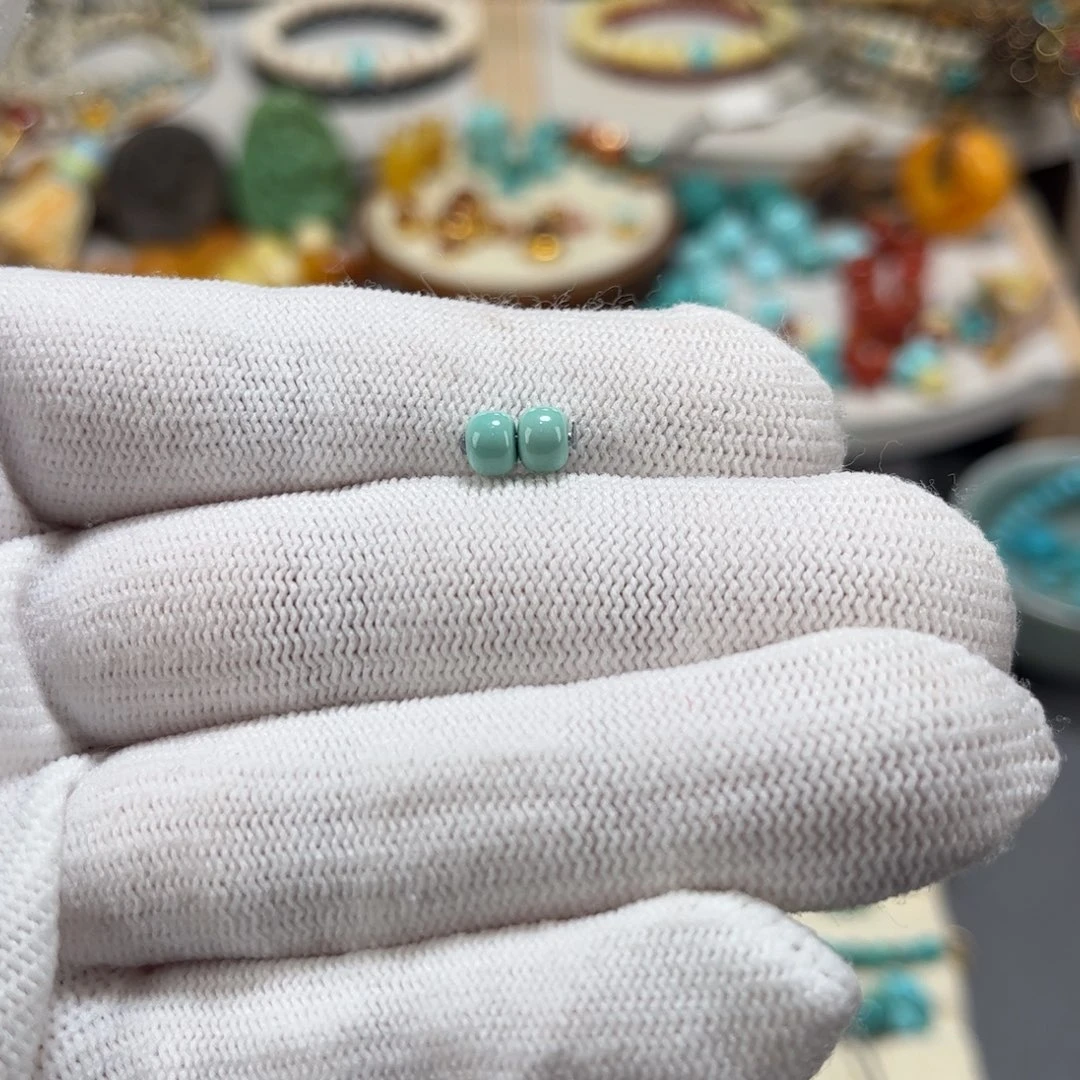 绿松石未镶嵌光珠老型对珠（5mm）