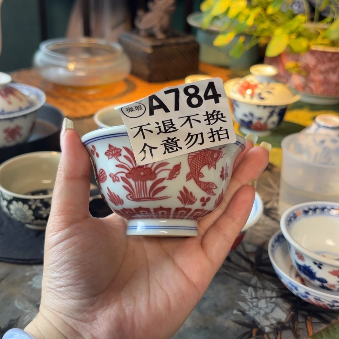 青花手绘釉里红鱼藻