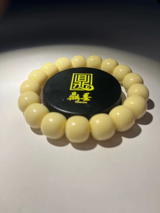 284号-高级香骆驼1.4手串带标