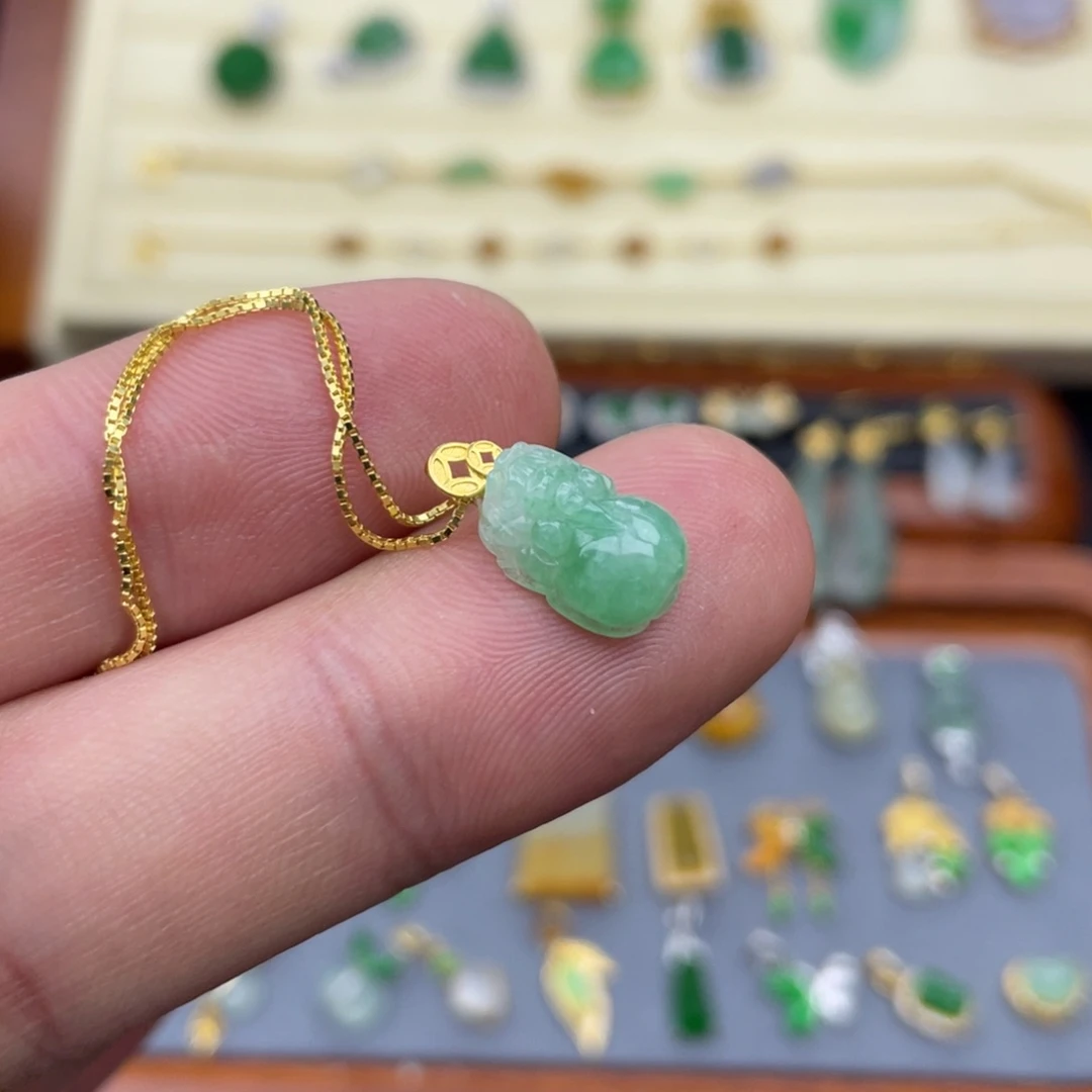 翡翠吊坠(不含链)18K金镶嵌