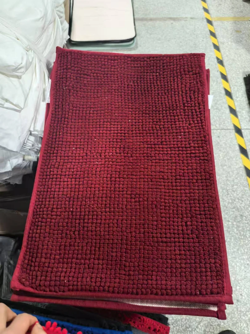 《厚广家》3楼40×60红色系雪尼尔加厚吸水防滑浴室地垫 发1张微瑕疵